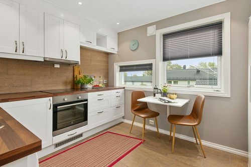 SAFAVIEH Natural Fiber Collection Accent Rug - 3' x 5', Brown & Red, Border Stripe Sisal Design, Easy Care, Ideal for High Traffic Areas in Entryway, Living Room, Bedroom (NF132B) in Wood and White Small Kitchen