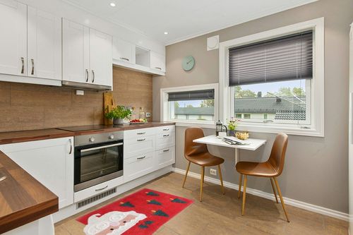 SHIKARA Organic Cotton Cute Santa Merry Christmas Tree Decor Area Rug for Living Room, Red Bathroom Mat Holiday Bathroom Rug for Kids Bed Room Non-Slip Plush Water Absorbent Machine Washable Bath Rug in Wood and White Small Kitchen