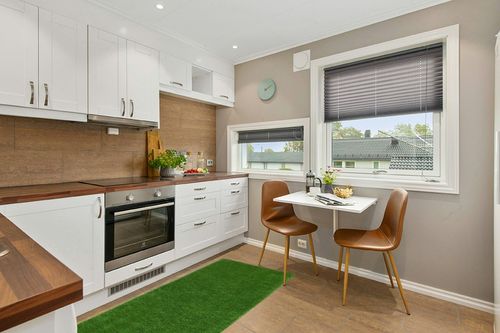 SAFAVIEH Vista Collection Area Rug - 3'3" x 6', Green, Handmade Faux Grass, Indoor/Outdoor & Washable, Ideal for Patio, Backyard, Mudroom (VST100A-36) in Wood and White Small Kitchen