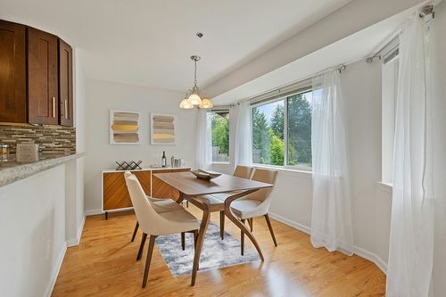 Gray/Blue Abstract & Modern Super Soft, Non-Slip, Easy to Clean, Fade Resistant Area Rug in Modern White Dining Room with Wooden Accents