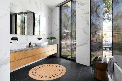‎Natural ‎Contemporary  ‎Living Room ‎Area Rug in Modern Black Tiled bathroom