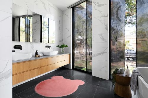 TENNOLA Pink Round Rug 4ft,Bear Head Shaped Area Rugs Soft Fluffy Faux Rabbit Fur Rug Fuzzy Carpet for Nursery Kids Teen Girls Room Home Decor for Bedroom Aesthetic in Modern Black Tiled bathroom