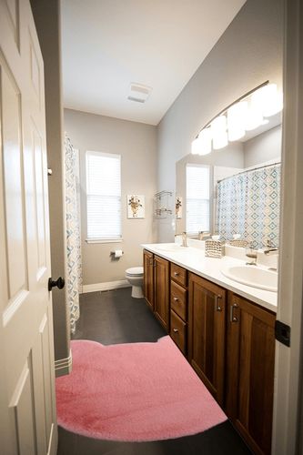 TENNOLA Pink Round Rug 4ft,Bear Head Shaped Area Rugs Soft Fluffy Faux Rabbit Fur Rug Fuzzy Carpet for Nursery Kids Teen Girls Room Home Decor for Bedroom Aesthetic in Wooden and Grey Bathroom