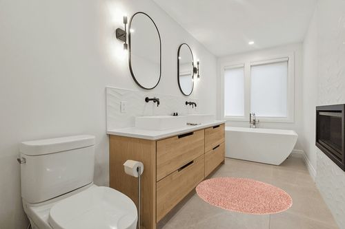 Everyday Shag Rug in Scandinavian Neutral bathroom