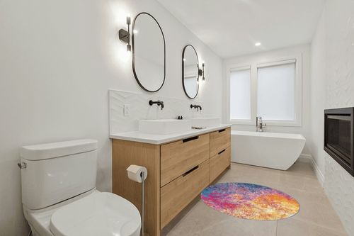 Round Modern Abstract  Area Rug 4' in Scandinavian Neutral bathroom