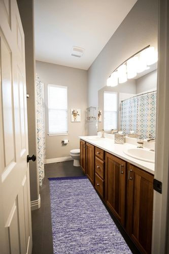 SAFAVIEH Montauk Collection Runner Rug - 2'3" x 7', Purple, Handmade Tassel Cotton, Ideal for High Traffic Areas in Living Room, Bedroom (MTK610S) in Wooden and Grey Bathroom