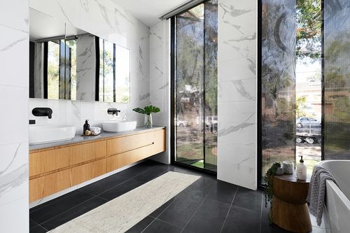 CosmoLiving by Cosmopolitan Chanai CN30A Alabaster Geometric Contemporary Area Rug, 2'0"x8'0" in Modern Black Tiled bathroom