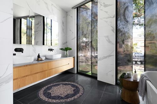Unique Loom Outdoor Traditional Collection Area Rug - Antique (4' 1" Round, Charcoal Gray/ Natural) in Modern Black Tiled bathroom
