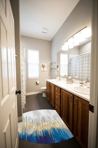 Round Area Rug 4ft Blue Gold Gray Line Floor Carpets Washable Indoor Soft Stain-Proof Mat Non-Skid Circle Rugs for Living Dining Room Kitchen Bedroom Entryway Sofa Throw Carpet Abstract Colorful in Wooden and Grey Bathroom