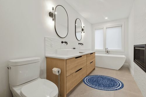 Nourison Essentials Indoor/Outdoor Solid Bordered Navy/Ivory 4' x Round Area Rug, Easy Cleaning, Non Shedding, Bed Room, Living Room, Dining Room, Backyard, Deck, Patio (4 Round) in Scandinavian Neutral bathroom