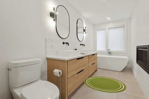 Nourison Essentials Indoor/Outdoor Solid Bordered Green Ivory 4' x Round Area Rug, Easy Cleaning, Non Shedding, Bed Room, Living Room, Dining Room, Backyard, Deck, Patio (4 Round) in Scandinavian Neutral bathroom