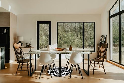 3D Vortex Illusion Round Carpet Black White Plaid Rugs 31.5 Inch 3D Visual Abstract Optical Illusion Area Rug Floor Mat for Bedroom Living Room Home Decor Anti-Slip Doormat Area Rug in Modern Scandinavian Dining Room with Black Accents