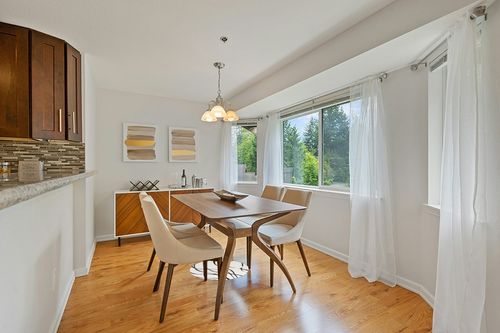 Carpets Modern Round Rug for Living Room Decor Geometric Black White Soft Shaggy Carpet Bedroom Fluffy Chair Floor Mat (X-Large) in Modern White Dining Room with Wooden Accents