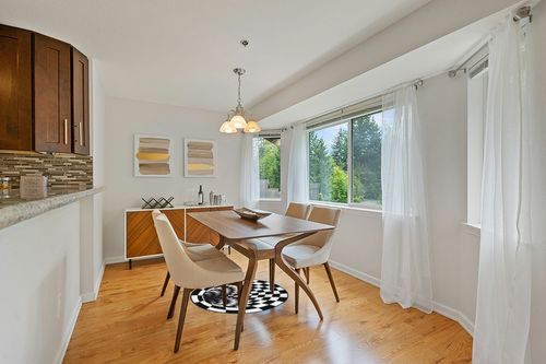 3D Vortex Illusion Round Carpet Black White Plaid Rugs 31.5 Inch 3D Visual Abstract Optical Illusion Area Rug Floor Mat for Bedroom Living Room Home Decor Anti-Slip Doormat Area Rug in Modern White Dining Room with Wooden Accents