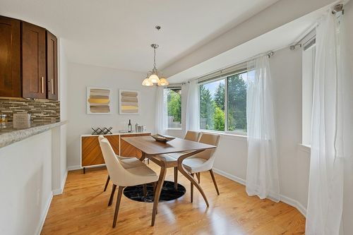 Black Round Area Rug, 3ft, Black and White Marble Texture Circular Floor Mats for Bedroom Abstract Modern Indoor Area Carpets for Living Dinning Room Bedroom Bathroom Modern Home Decorate in Modern White Dining Room with Wooden Accents