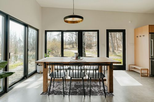 nuLOOM Deedra Modern Abstract Area Rug, 4x6, Dark Grey in Scandinavian Dining Room with Rectangular Table