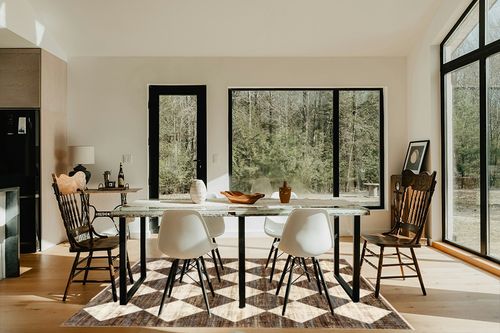 nuLOOM Meline Checkered Fringe Area Rug, 5x8, Beige in Modern Scandinavian Dining Room with Black Accents