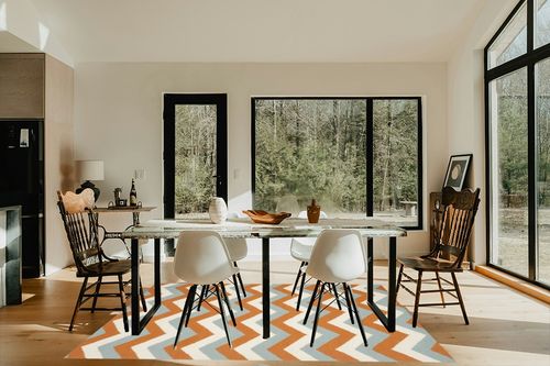 Safavieh 5' x 8' Dhurries Dhu640c Terracotta / Blue Rug in Modern Scandinavian Dining Room with Black Accents