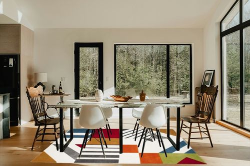 SAFAVIEH Hollywood Collection Area Rug - 5'3" x 7'6", Ivory & Peacock Blue, Mid-Century Modern Design, Non-Shedding & Easy Care, Ideal for High Traffic Areas in Living Room, Bedroom (HLW709B) in Modern Scandinavian Dining Room with Black Accents