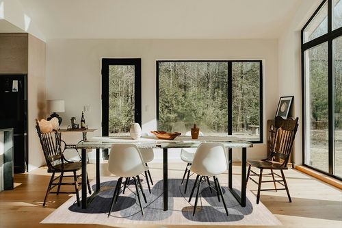 nuLOOM Rylee Abstract Machine Washable Indoor/Outdoor Area Rug, 5x8, Grey in Modern Scandinavian Dining Room with Black Accents