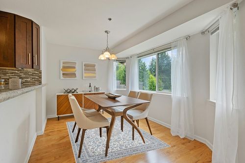 Area Rug Living Room Rugs: 5x7 Large Machine Washable Non Slip Thin Carpet Soft Indoor Luxury Floral Distressed Carpets for Under Dining Table Farmhouse Bedroom Nursery Home Office Multi in Modern White Dining Room with Wooden Accents