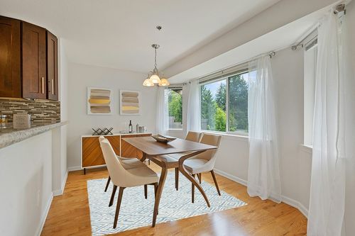 Safavieh Metro Collection Area Rug - 6' Round, Light Blue & Ivory, Handmade Wool, Ideal for High Traffic Areas in Living Room, Bedroom (MET455L) in Modern White Dining Room with Wooden Accents