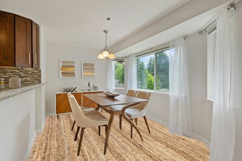 nuLOOM Rigo Hand Woven Farmhouse Jute Area Rug, 9' x 12', Natural in Modern White Dining Room with Wooden Accents