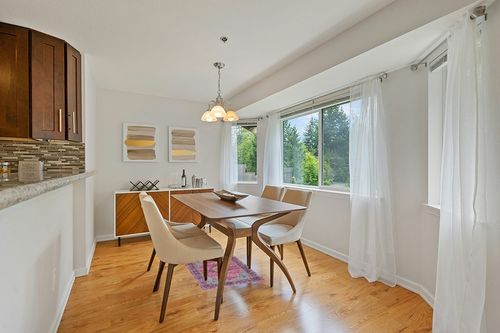 nuLOOM Verona Vintage Persian Accent Rug, 2x3, Pink in Modern White Dining Room with Wooden Accents