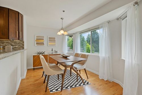 nuLOOM Pania Contemporary Checkered Fringe Area Rug, 4' x 6', Dark Gray in Modern White Dining Room with Wooden Accents