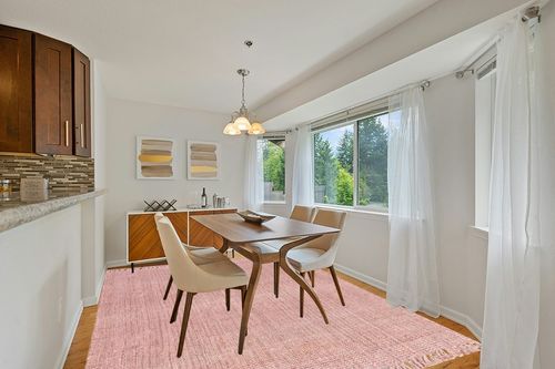 nuLOOM Daniela Farmhouse Chunky Jute Area Rug, 8x10, Baby Pink in Modern White Dining Room with Wooden Accents