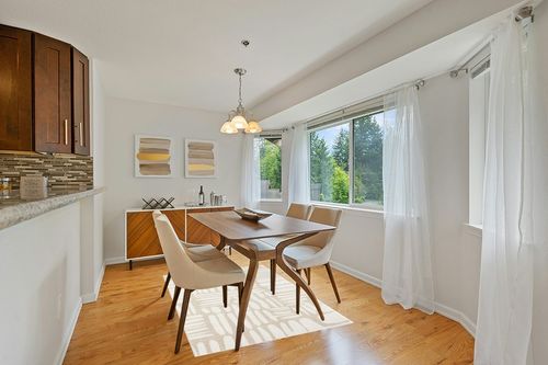 Abani Nuevo Collection Area Rug - Neutral Beige/Cream Abstract Design - 4'x6' - Easy to Clean - Durable for Kids & Pets - Non-Shedding - Medium Pile - Soft Feel - for Living Room, Bedroom & Office in Modern White Dining Room with Wooden Accents