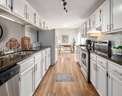 Brown 24 Traditional Wipe Clean Kitchen Area Rug in White Traditional Kitchen