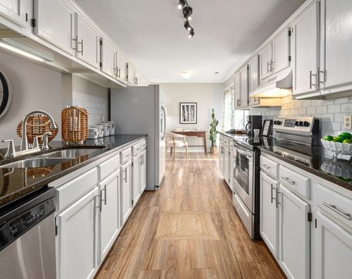 Natural By Natural Farmhouse Reversible Kitchen Area Rug in White Traditional Kitchen