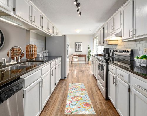 Beeiva Washable Kitchen Runner Rug, 2x8 Colorful Modern Plant Floral Runners for Hallways with Rubber Backing, Runner Rugs for Hallway 2x8 Rugs for Entryway Kitchen Runner Rugs Non Skid Washable in White Traditional Kitchen