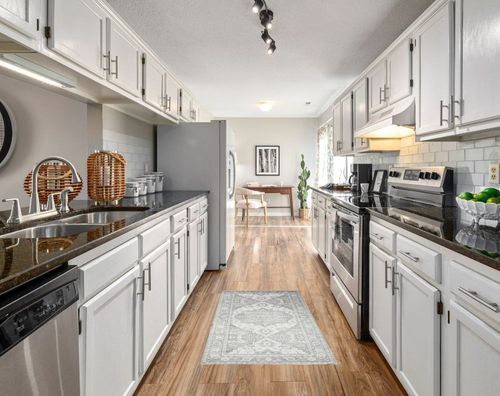 MaxRugrs Kitchen Rug Runner for Hallways 2'6"x6' No Crease Machine Washable Stain Resistant Non Skid Rubber Backing Mat-Bedroom & Laundry - Vintage Floor Carpet Family & Pet Friendly in White Traditional Kitchen