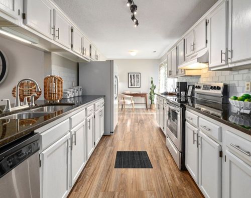 Seavish Black Kitchen Rug, Small Bathroom Rug, 2'x3' Black and White Striped Rug Throw Rugs Washable Boho Porch Decor Indoor Outdoor Door Mat Welcome Mat for Entryway Front Porch in White Traditional Kitchen