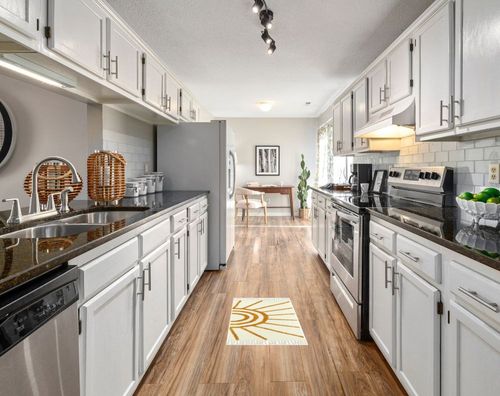 OJIA Boho Kitchen Rug 2'X4.3', Cotton Tufted Washable Runner Rug Hand-Woven Accent Throw Rugs Bathroom Rugs, Farmhouse Runner Rugs with Tassel Floor Carpet for Laundry Room/Hallway/Bedroom in White Traditional Kitchen