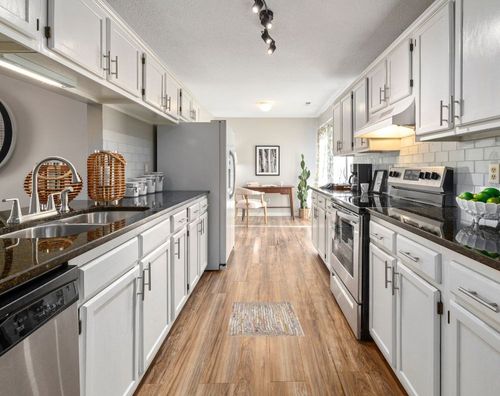 ‎Beige/Multi ‎Transitional ‎Braided ‎Living Room ‎Area Rug in White Traditional Kitchen