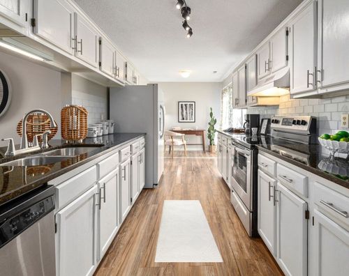 Geometric Shag Diamond High-Low Pile Textured Indoor Runner Rug in White Traditional Kitchen