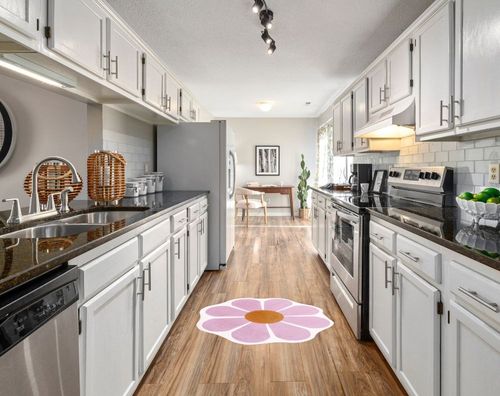 USTIDE Pink Flower Shaped Rug 47x47 Inch, Washable Flower Shaped Rug Soft Flower Rugs for Bedroom in White Traditional Kitchen