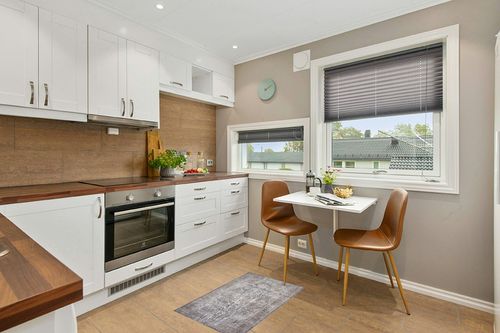 Brown 24 Traditional Wipe Clean Kitchen Area Rug in Wood and White Small Kitchen