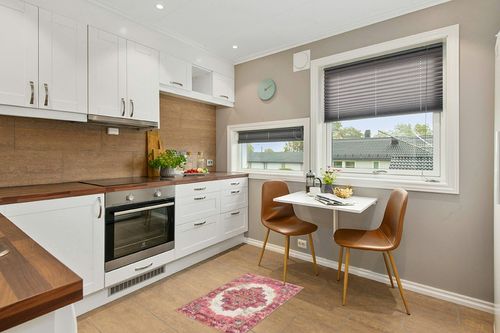 Lanffia Boho Bathroom Rug Washable 2x3 Small Entry Rug Vintage Distressed Kitchen Sink Mat, Bohemian Bedroom Rug Non-Slip Low-Pile Indoor Carpet for Cute Girls Room Bedside, Hot Pink in Wood and White Small Kitchen