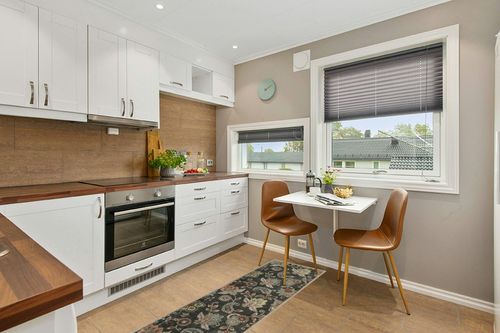 Morebes Floral Rug Runners for Hallways 6 Feet Non Slip,Paisley Runner Rug for Entryway Indoor,Washable Bath Mat Distressed Indoor Floor Carpet Runner for Kitchen Laundry Foyer,Brownish Black in Wood and White Small Kitchen