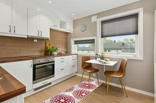 Rugshop Modern Floral Circles Design for Living Room,Bedroom,Home Office,Kitchen Non Shedding Runner Rug 2' x 7' 2" Red in Wood and White Small Kitchen