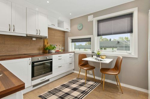 Safavieh Courtyard Collection CY6201 Plaid Indoor/ Outdoor Non-Shedding Stain Resistant Patio Backyard Area Rug, 2'7" x 5', Black / Bone in Wood and White Small Kitchen