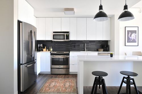 Sungea Hallway Runner Rug 2'x6', Washable Non-Slip Vintage Kitchen Runner Rug, Shaggy Soft Rug Runner Floor Carpet Area Rug for Bathroom Entryway Bedroom Foyer Laundry Room in White and Black Modern Kitchen