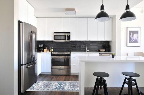 Topotdor Washable Runner Rug 2x6 Boho Area Rug, Vintage Blue Print Runner Rugs for Kitchen Living Room Bedroom Entryway, Non-Shed & Non-Slip Foldable Accent Rug Lightweight Carpet in White and Black Modern Kitchen