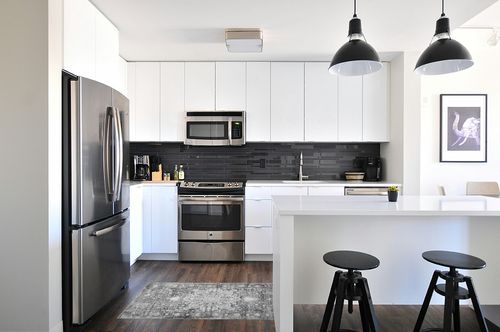 Beeiva Medallion Hallway Runner Rug, 2x4 Grey Kitchen Runner Rugs Non Skid Washable, Vintage Distressed Small Bathroom Laundry Room Rug Machine Washable Rug for Entryway Bedroom Kitchen in White and Black Modern Kitchen