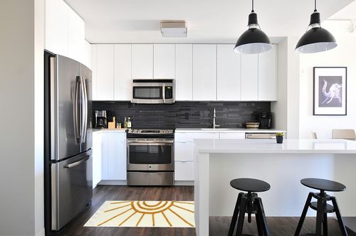 OJIA Boho Kitchen Rug 2'X4.3', Cotton Tufted Washable Runner Rug Hand-Woven Accent Throw Rugs Bathroom Rugs, Farmhouse Runner Rugs with Tassel Floor Carpet for Laundry Room/Hallway/Bedroom in White and Black Modern Kitchen