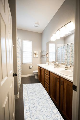 SAFAVIEH Micro-Loop Collection Runner Rug - 2'3" x 7', Blue & Beige, Handmade Wool, Ideal for High Traffic Areas in Living Room, Bedroom (MLP535M) in Wooden and Grey Bathroom